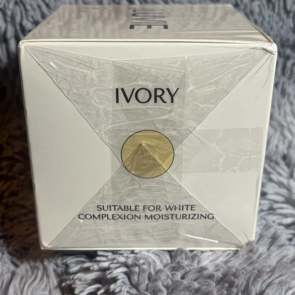 {Z10} Luvie Glow Foundation Cushion, Mushroom Head Air Cushion IVORY SEALED
